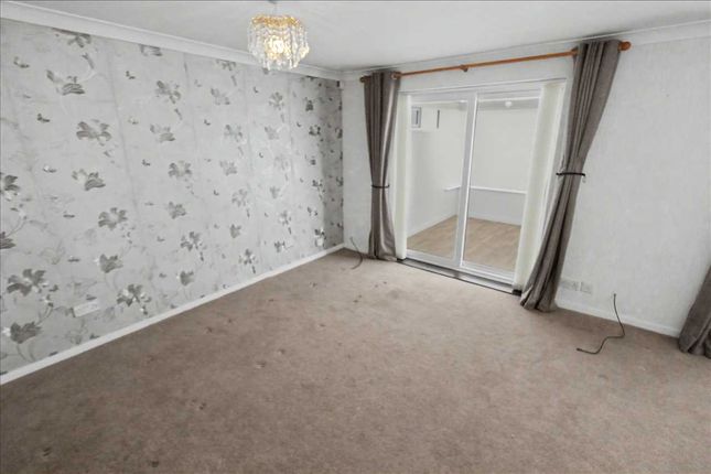 28, Larch Crescent, Nottingham photo 3