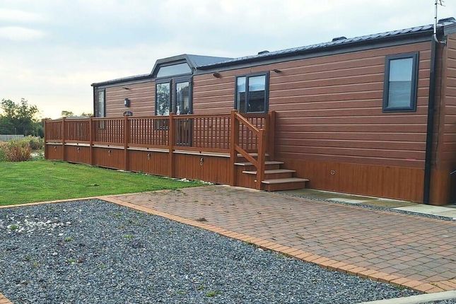2-bed caravan on Holiday Home, Willerby Vogue, Hanby Lane, Spilby, £31,000