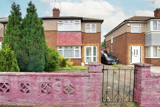 Thumbnail Semi-detached house for sale in Fouracres, Enfield