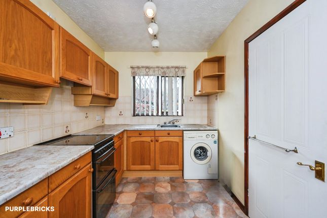 28, Grant Close, Warrington photo 4