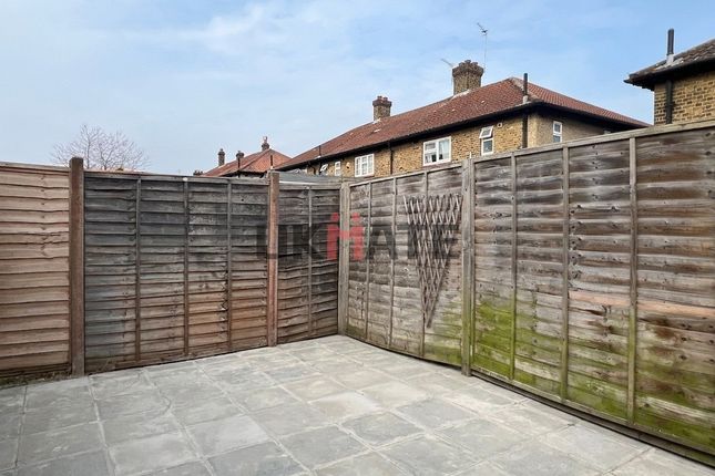 98, Meadowside, London photo 3