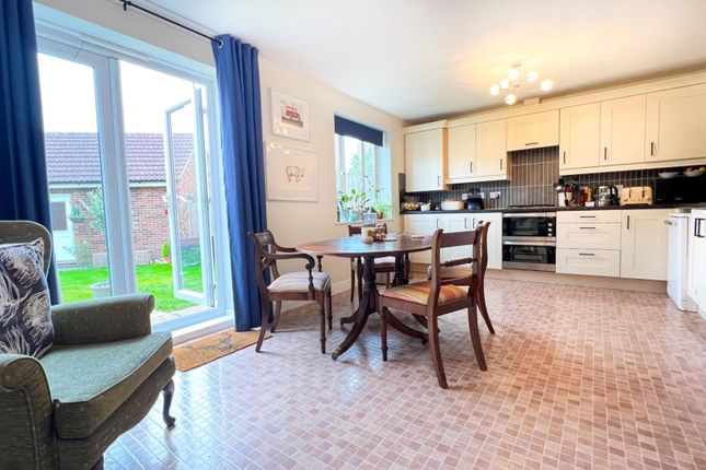6 Fresson Road, Stevenage photo 4