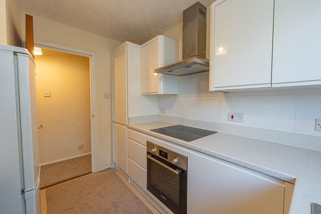 Flat 8, Clarence Court, Newport photo 3