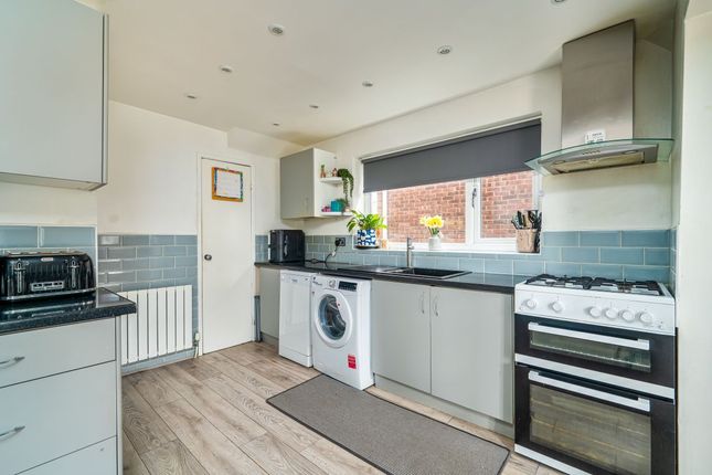 23 Moorside Vale, Drighlington photo 3