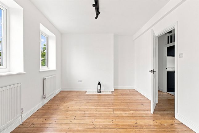 3 Vincent Court,, Hanley Road, London photo 4
