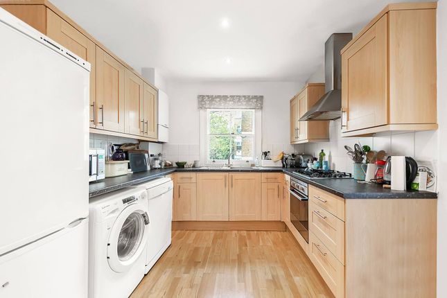 Flat to rent in Rigault Road, Fulham, London