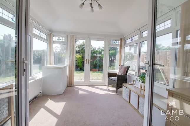 29, Bockings Grove, Clacton-On-Sea photo 4
