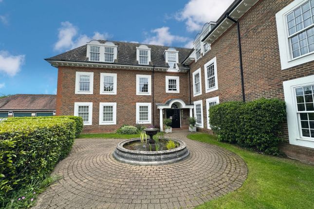 Thumbnail Flat for sale in Crossways, Beaconsfield, Buckinghamshire