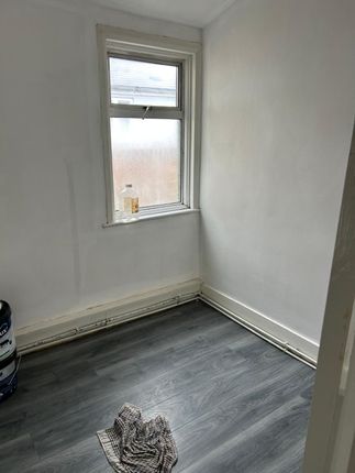 3 Bedroom Flat Available For Rent