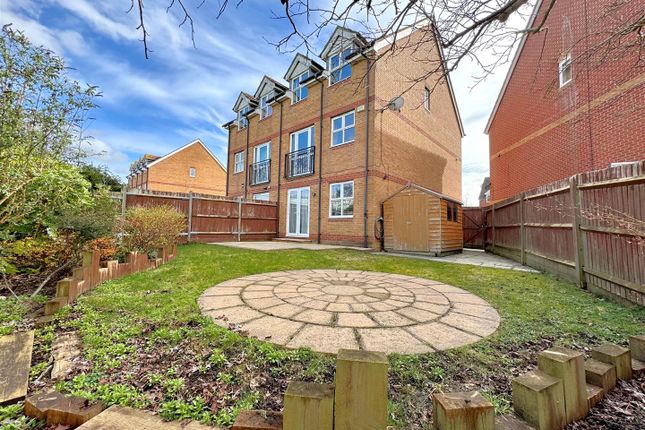 63, Angelica Way, Fareham photo 2