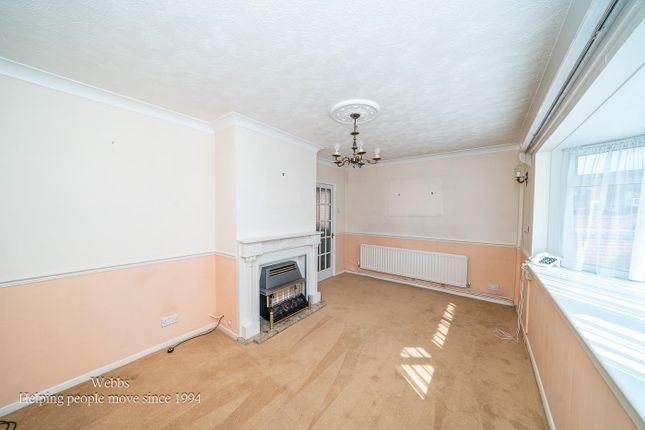 18, Red Lion Crescent, Cannock photo 3