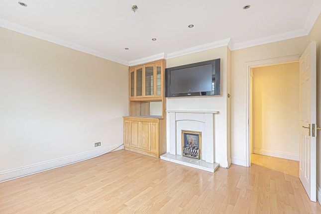 Flat 17 Melford Court,, Melford Road, London photo 2