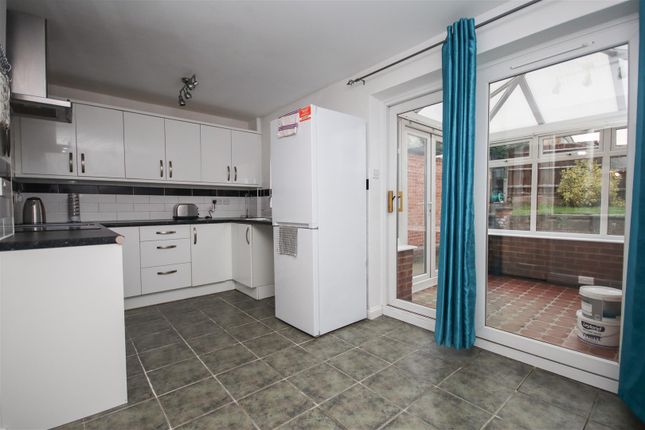 78, Keats Way, Rushden photo 2