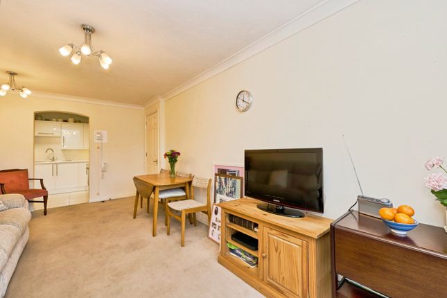 Flat 18/Kingston Lodge, 43 Kingston Road, New Malden photo 4