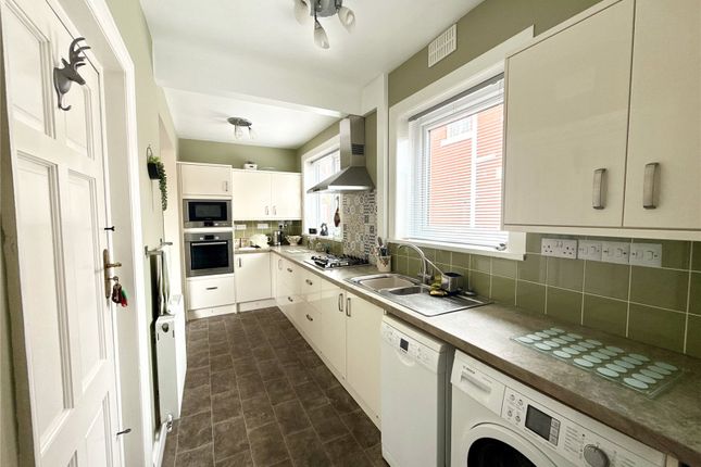 20, Devon Avenue, Lancashire photo 3