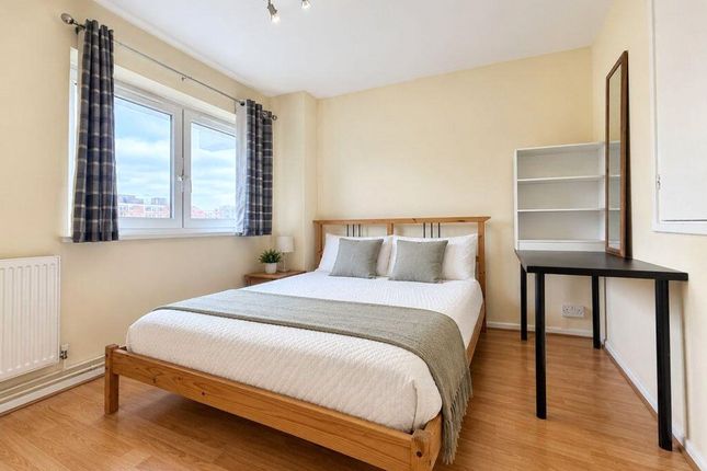 Flat 21 Breton House,, St Saviours Estate, Southwark photo 3