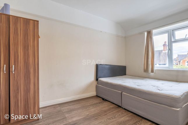 Thumbnail Room to rent in Wokingham Road, Reading