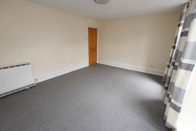 First Floor Flat 12, The Triangle, Clevedon photo 2