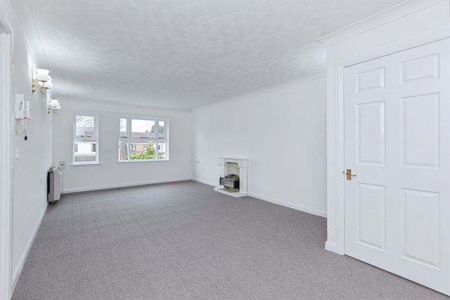 32, Winterburn Gardens, Leicester photo 2