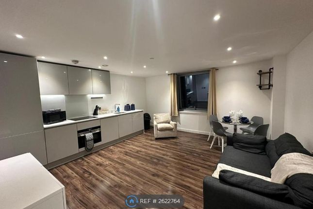 Kitchen &amp; Living Room (Open Plan)