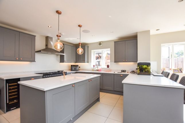 47, Tattenham Way, Tadworth photo 3