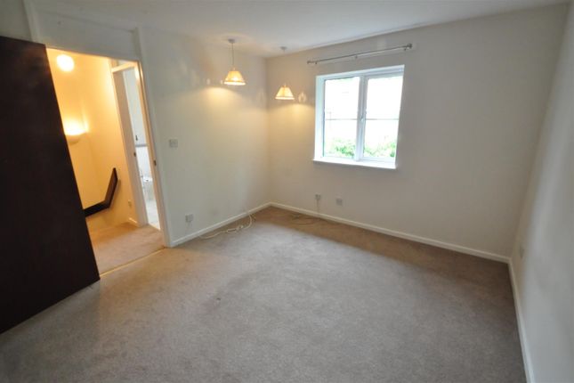5, Heather Mead, Frimley photo 4