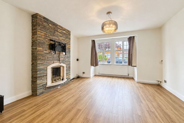 5 Fairview Way, Edgware photo 2