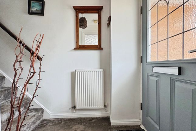 6 Howards Way, Gorseinon, West Glamorgan photo 3