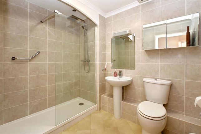18, Berkeley Court, 1-9 Wilmington Square, Eastbourne photo 4