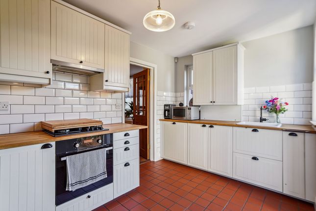30 Totteridge Avenue, High Wycombe photo 3