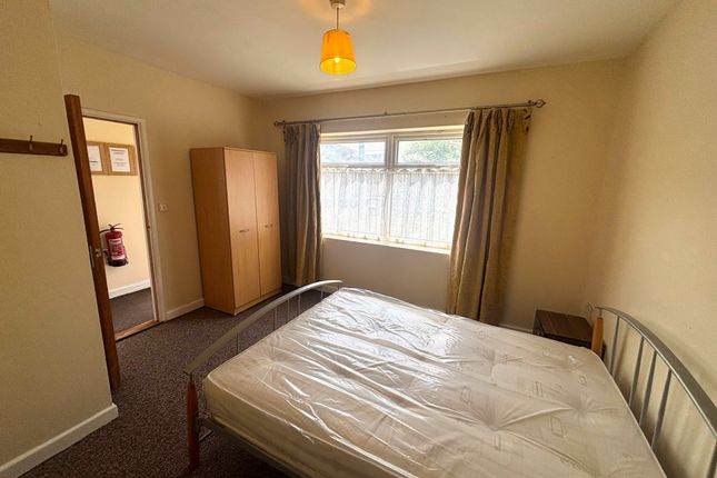Flat, 123 Hanover Street, Swansea photo 4