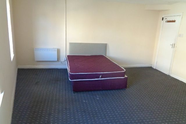 Room 4, 854 Leeds Road, Bradford photo 2