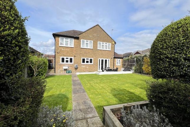Thumbnail Detached house to rent in Kestrel Close, Guildford