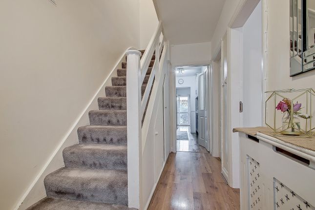 54, Warren Road, London photo 3
