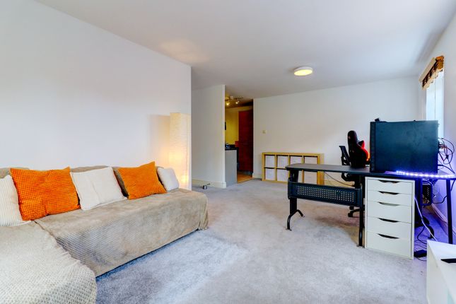 Flat 6, Aspen Court,, Freer Crescent, Buckinghamshire photo 5