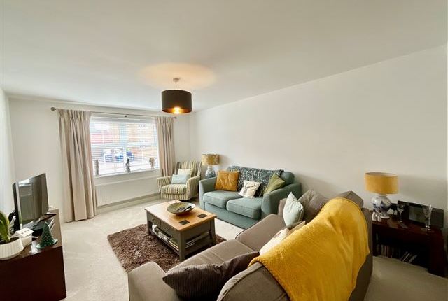 58, Lampman Way Costhorpe, Worksop photo 3