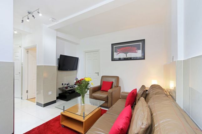 Thumbnail Flat to rent in Great Cumberland Place, London