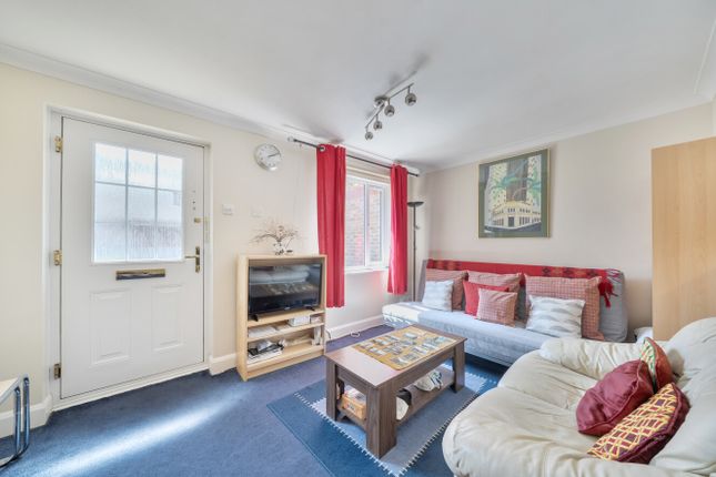 9, Worthington Close, Mitcham photo 3