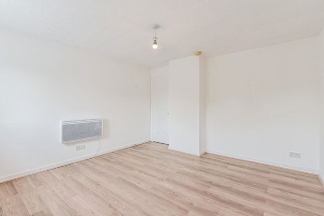 4 Melford Place, Western Avenue, Brentwood photo 4