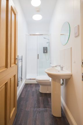 39E Victoria Crescent, Eccles, Manchester photo 3