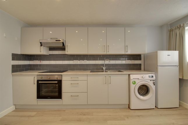 1 bed flat to rent in Horndean Road, Bracknell RG12