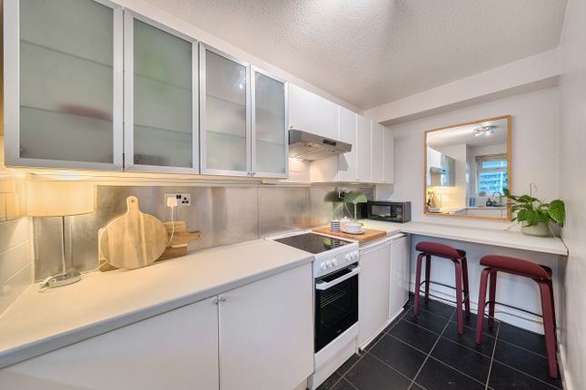 Flat E, 296, Brixton Road, London photo 3