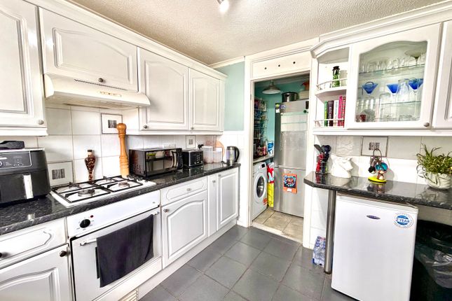1, Afan Close, Barry photo 4