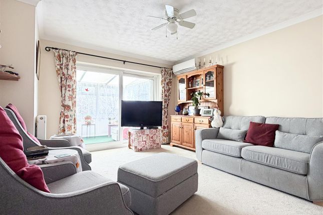 10, Jay Close, Eastbourne photo 2