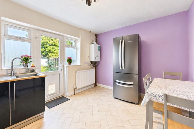 14, Osborne Avenue, Stanwell photo 4