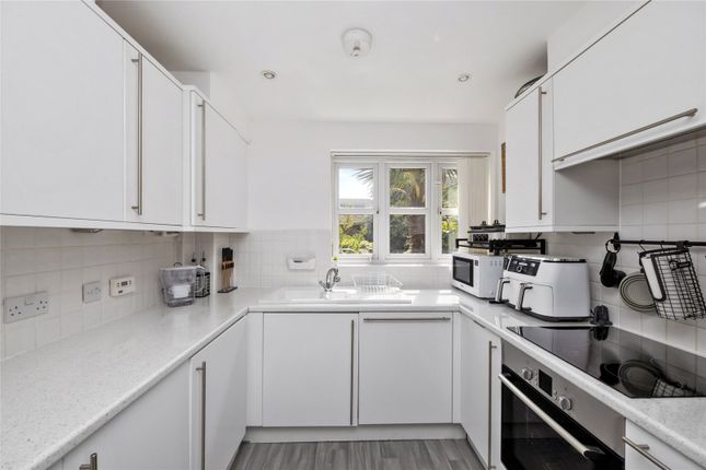 Flat 3, Newport,, Sussex Wharf, West Sussex photo 3