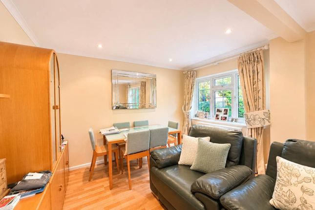 Sheraton Close, Borehamwood photo 4