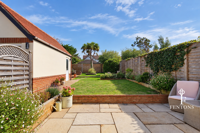 22B, Upper Third Avenue, Frinton-On-Sea photo 2
