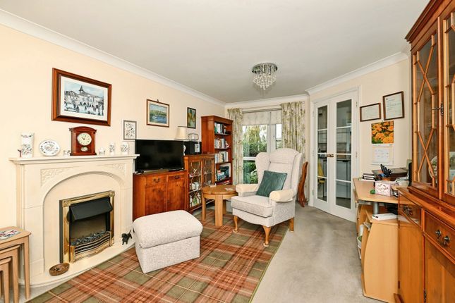 Appletree Court, Rainham photo 2