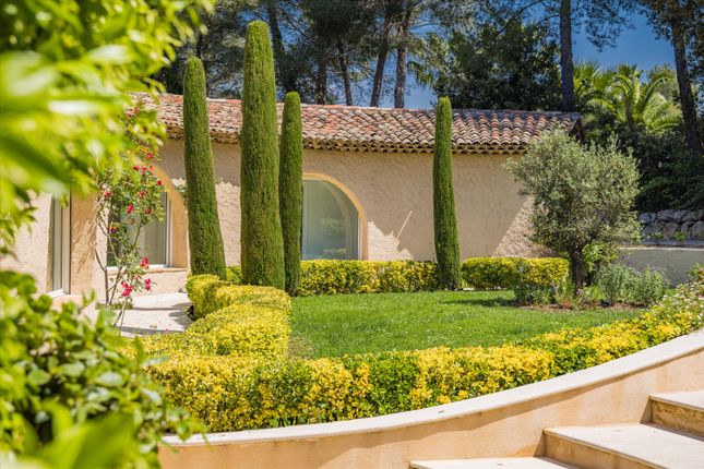 Villa for sale in Mouans-Sartoux, Alpes-Maritimes, Provence-Alpes-Côte d`Azur, France